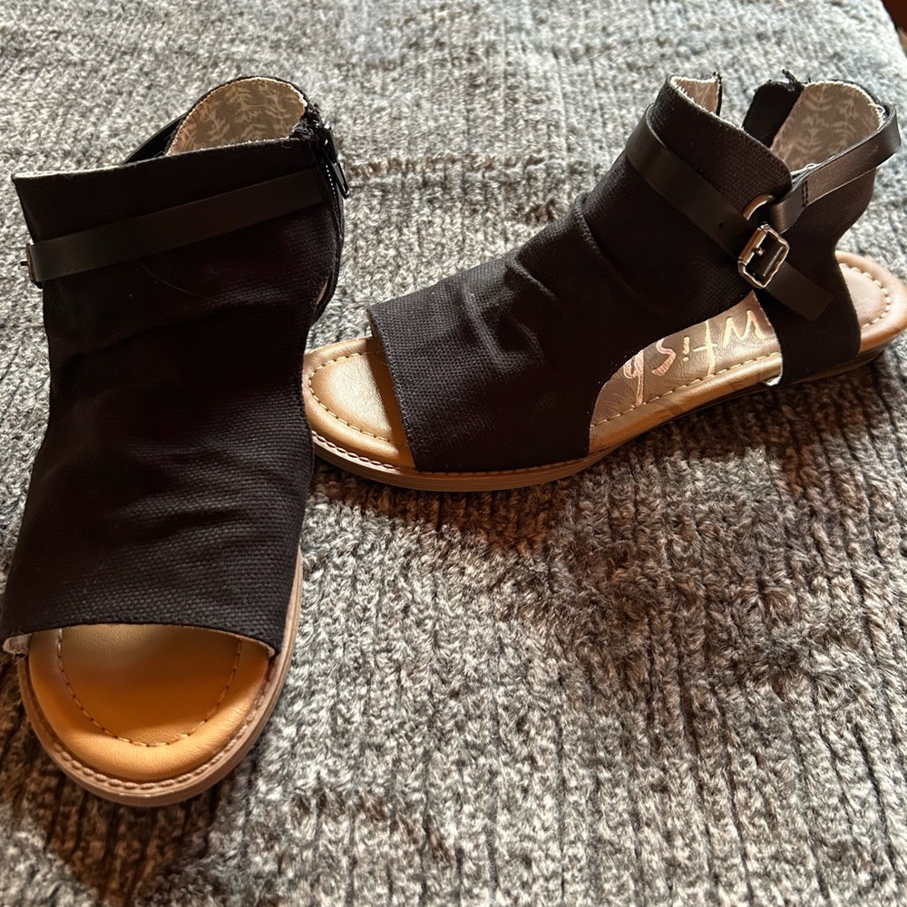 Blowfish Black Sandals with Adjustable Strap and Cushioned Sole